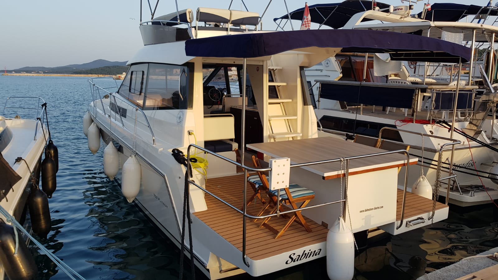 Platinum 989 Sabina, Foto 3