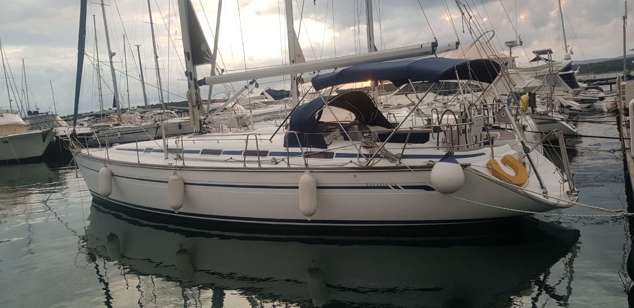 Bavaria 44 Top image