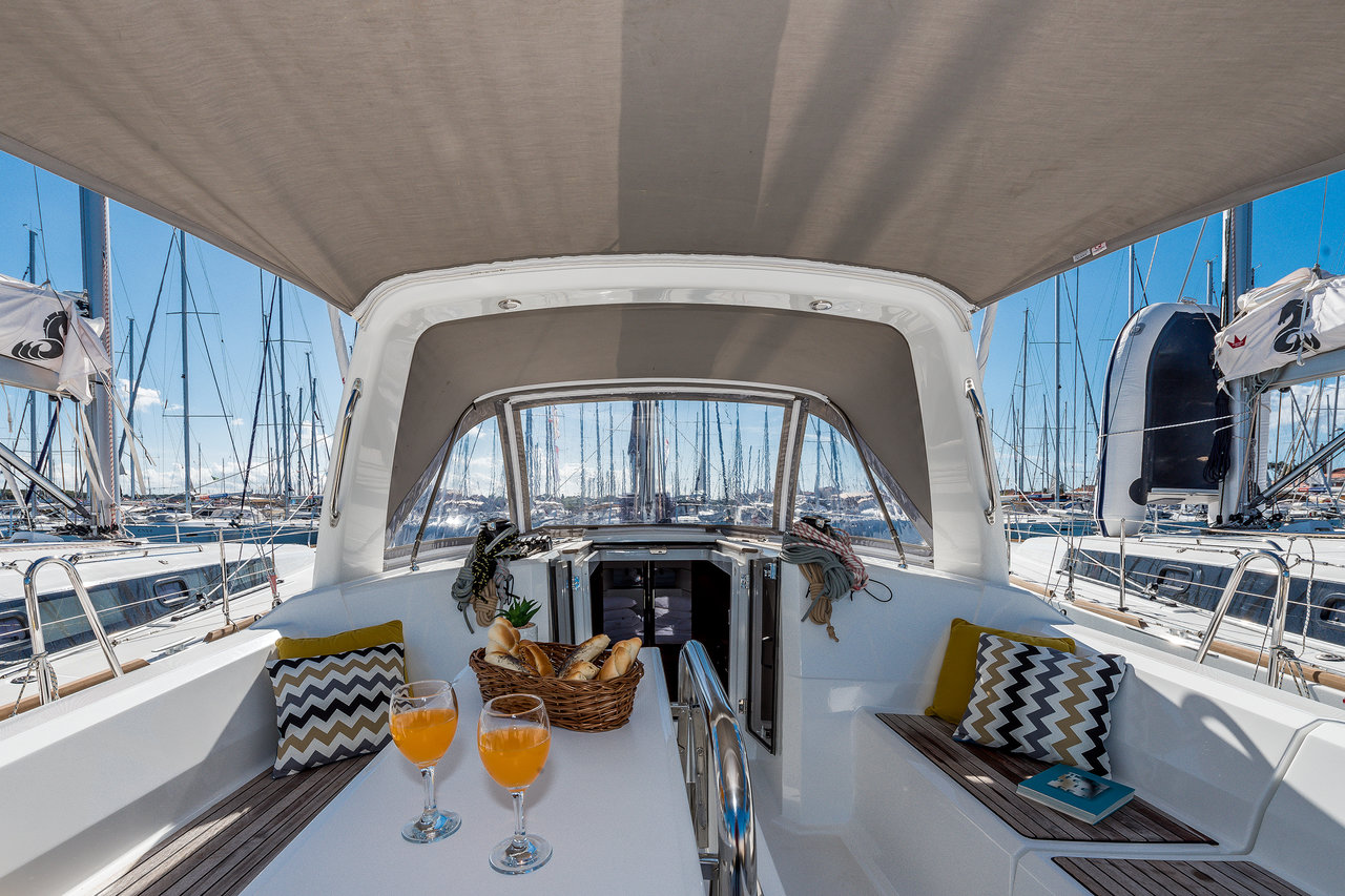 Oceanis 38.1, Foto 4