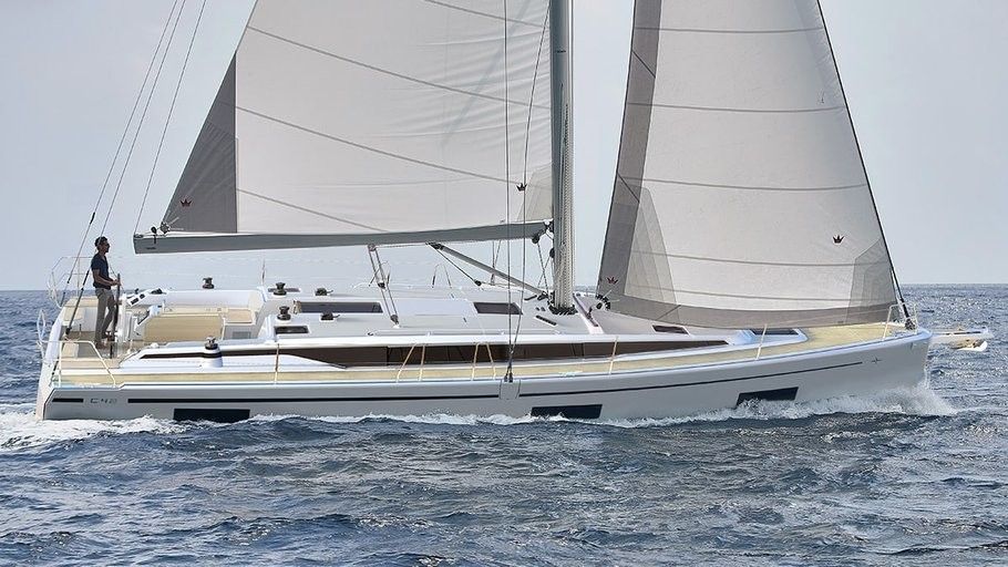 Bavaria C42 Top image