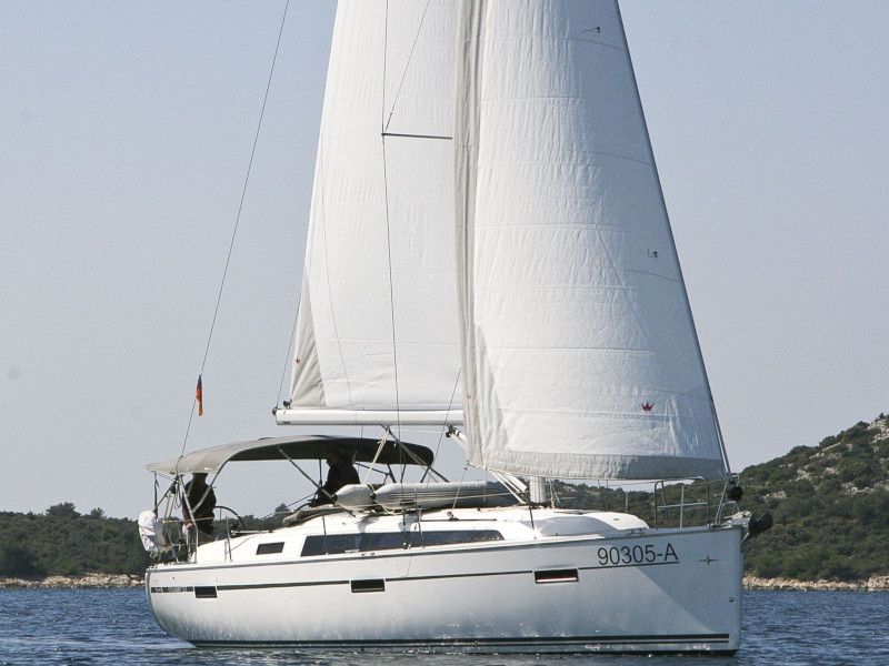Bavaria 37 Cruiser  Top image