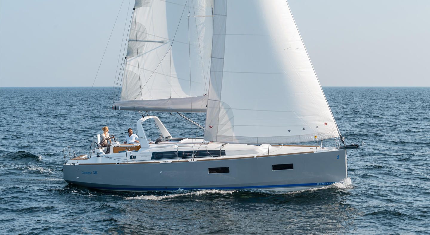 Oceanis 38 Top image