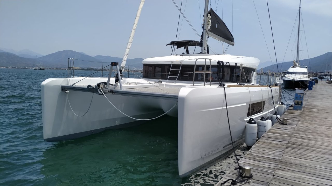 Lagoon 40 (4cab/4wc) „Leo“ als Charteryacht