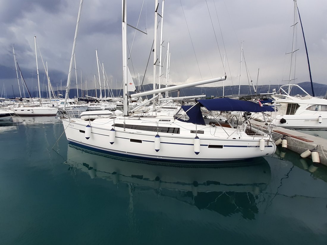 Bavaria Cruiser 41  Top image