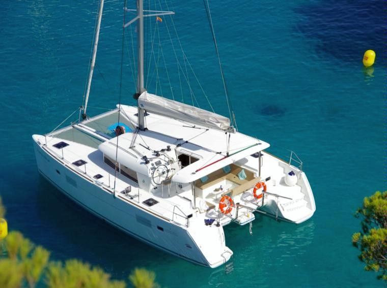 Lagoon 400  Top image