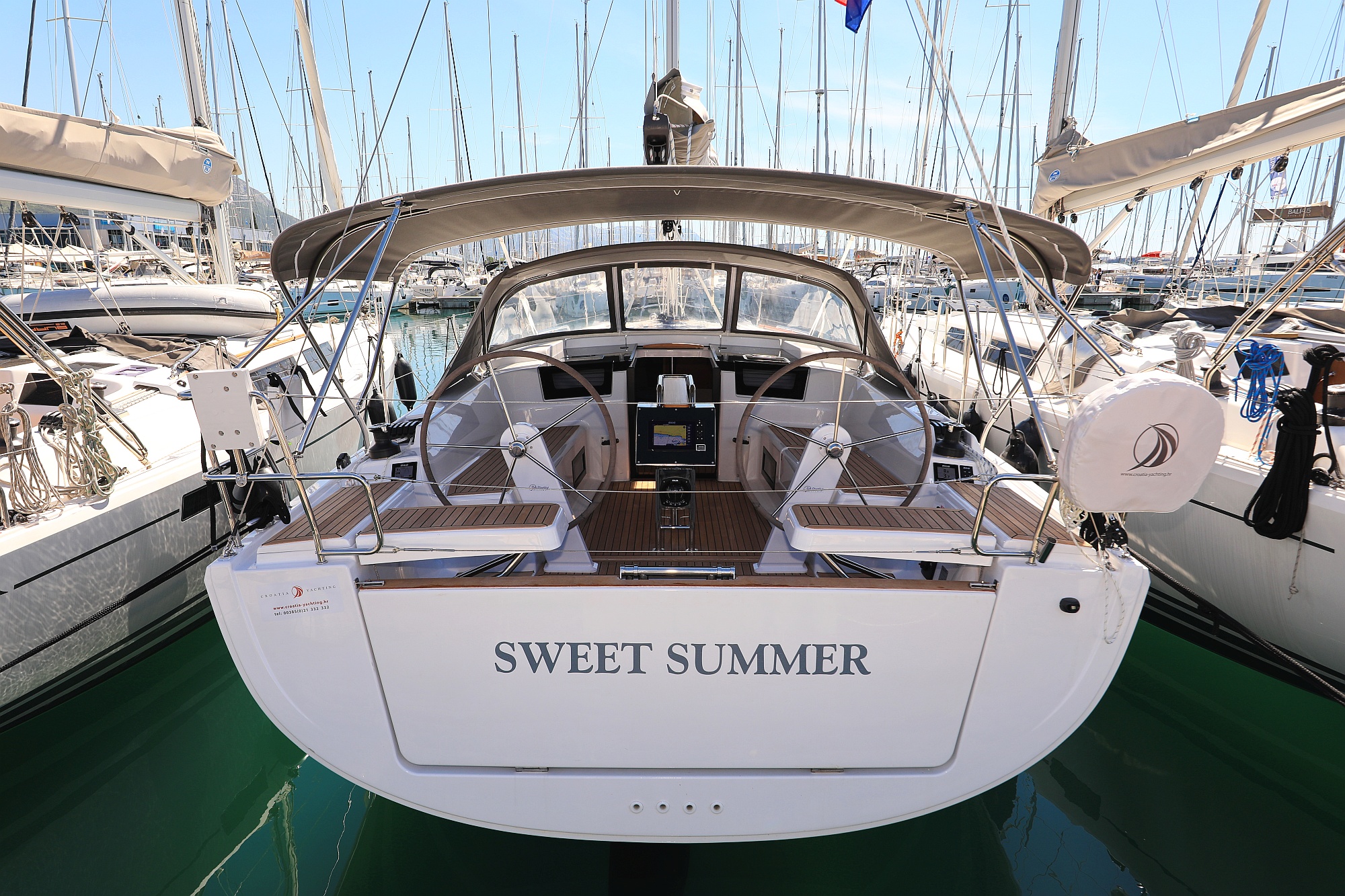 Hanse 388 Top image