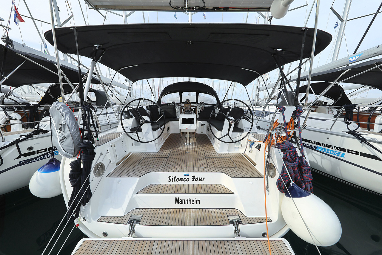 Bavaria Cruiser 46  Top image