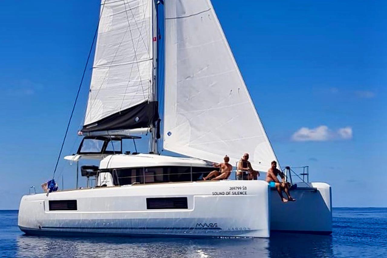 Lagoon 40  Top image