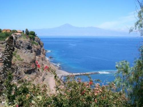 Kanaren Yachtcharter: Höchster Berg Spaniens - Der Pico de Teide auf Teneriffa ist von Gomera aus gut zu erkennen
