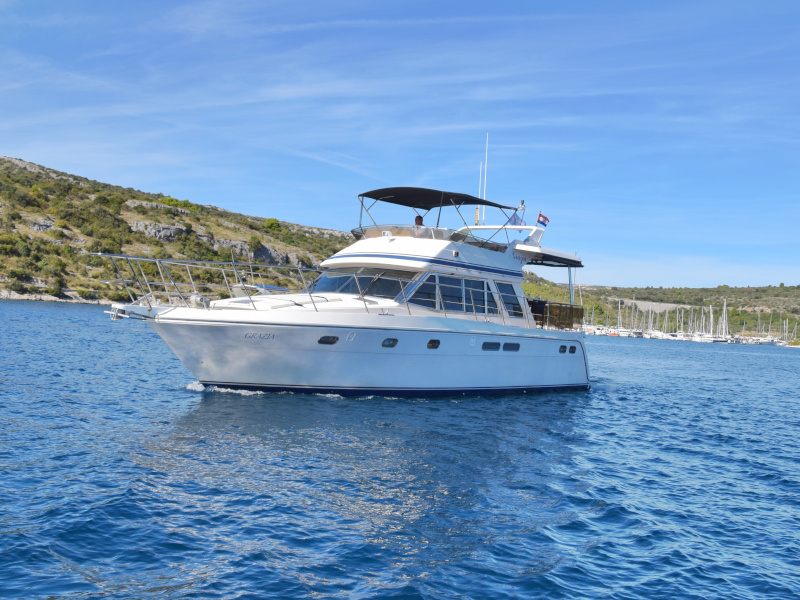 Yaretti 1570 Heck „Grazia“ als Charteryacht