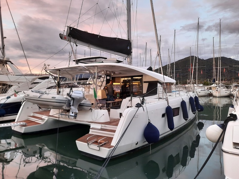 Lagoon 42 (4cab/4wc) „Blue Eyes (WM, Inverter, Fans)“ als Charteryacht