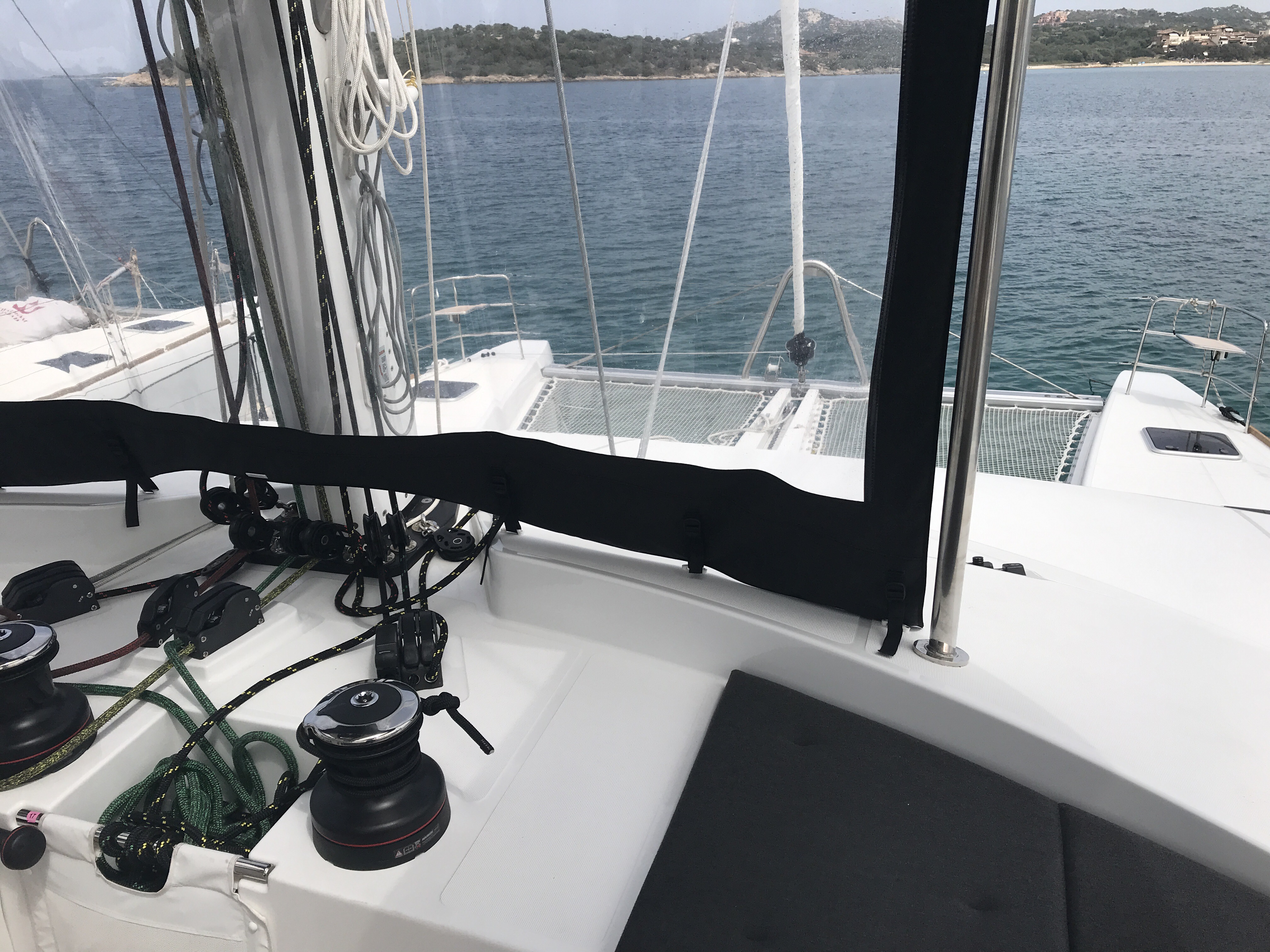 Lagoon 52 Dugongo II (A/C, WM, Generator, Inverter, Tender Lift), Foto 3