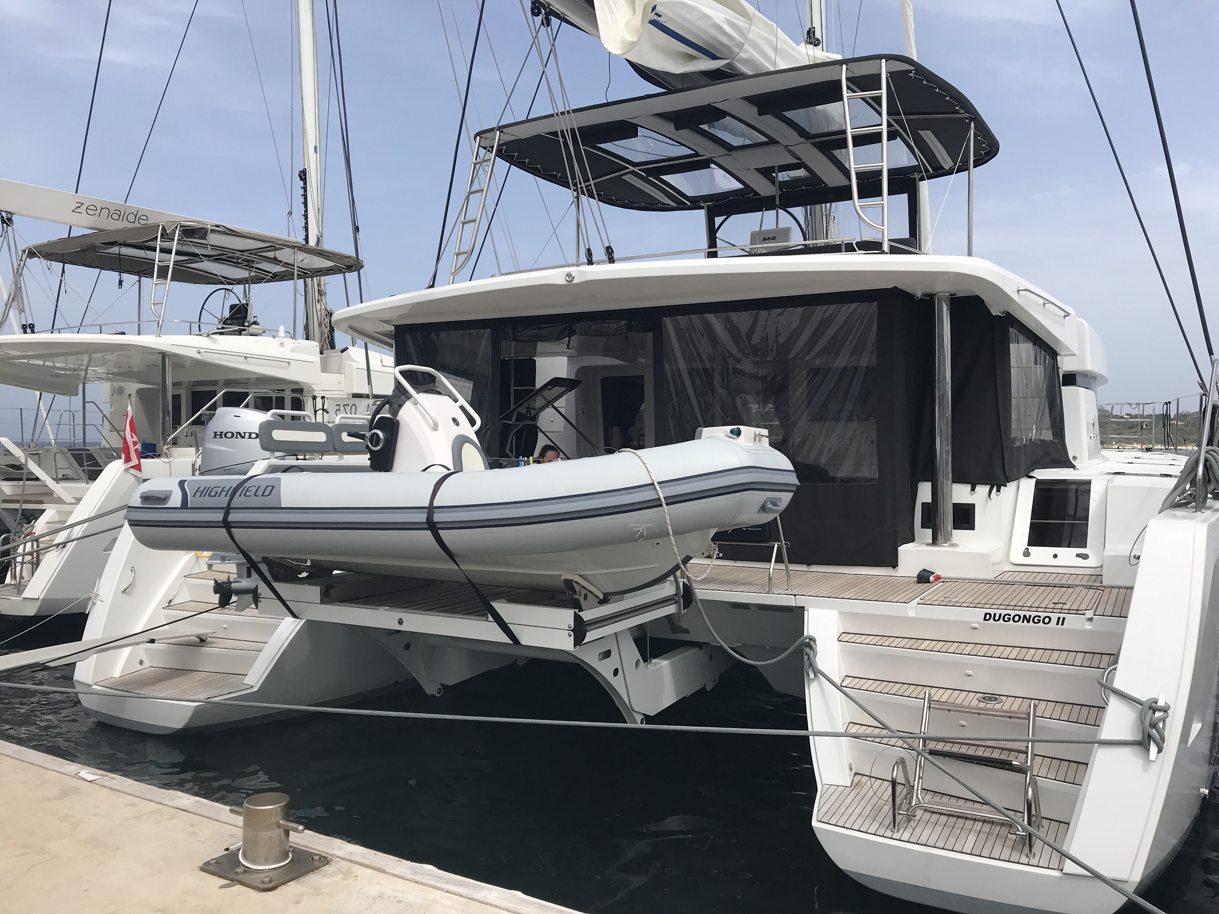 Lagoon 52 Dugongo II (A/C, WM, Generator, Inverter, Tender Lift), Foto 5