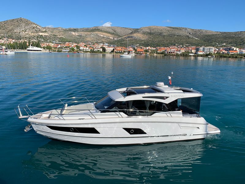 Grandezza 37 CA „KRISTINA“ als Charteryacht