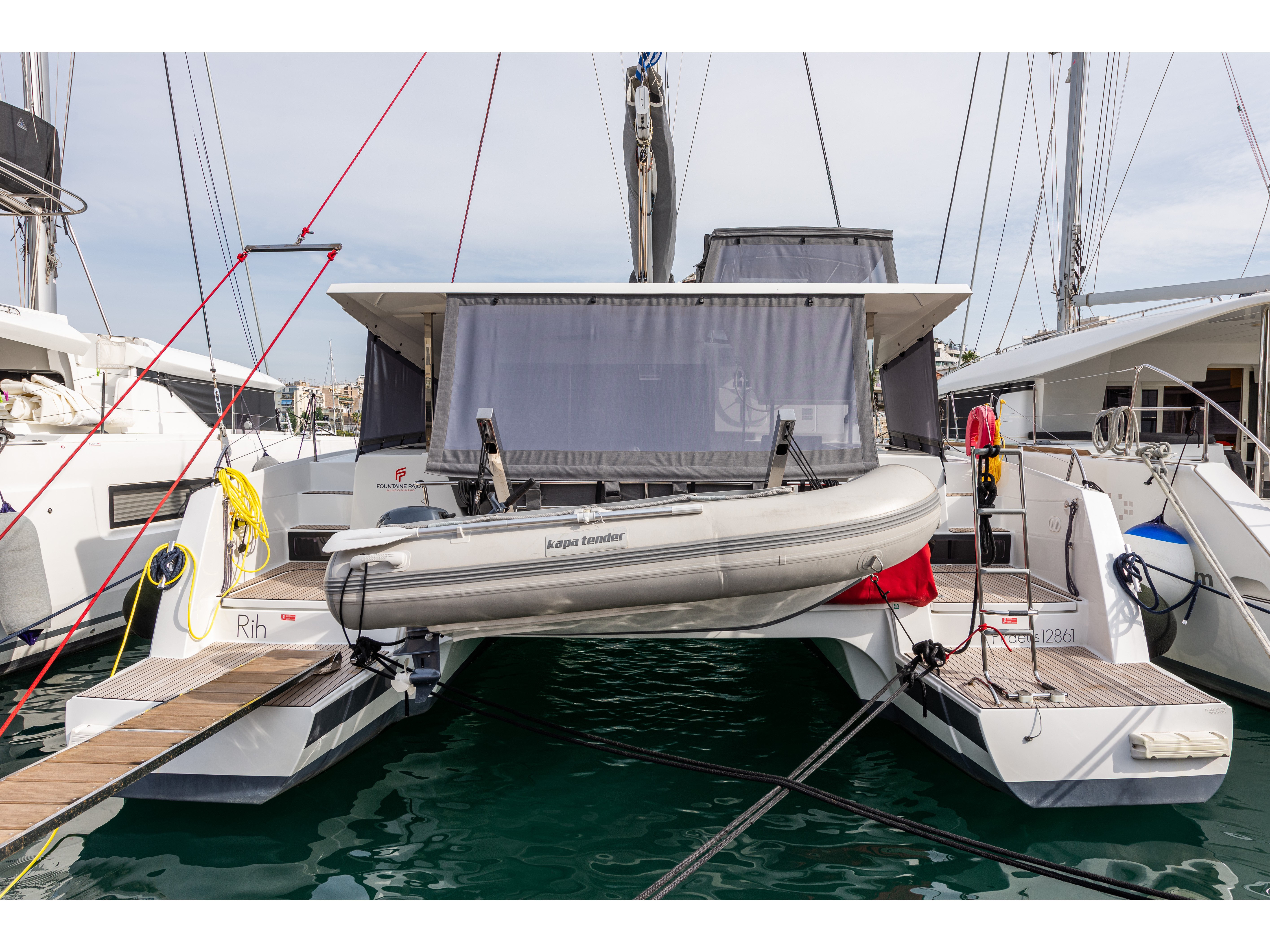 Isla 40 (4+1cab/4wc) „Rih“ als Charteryacht