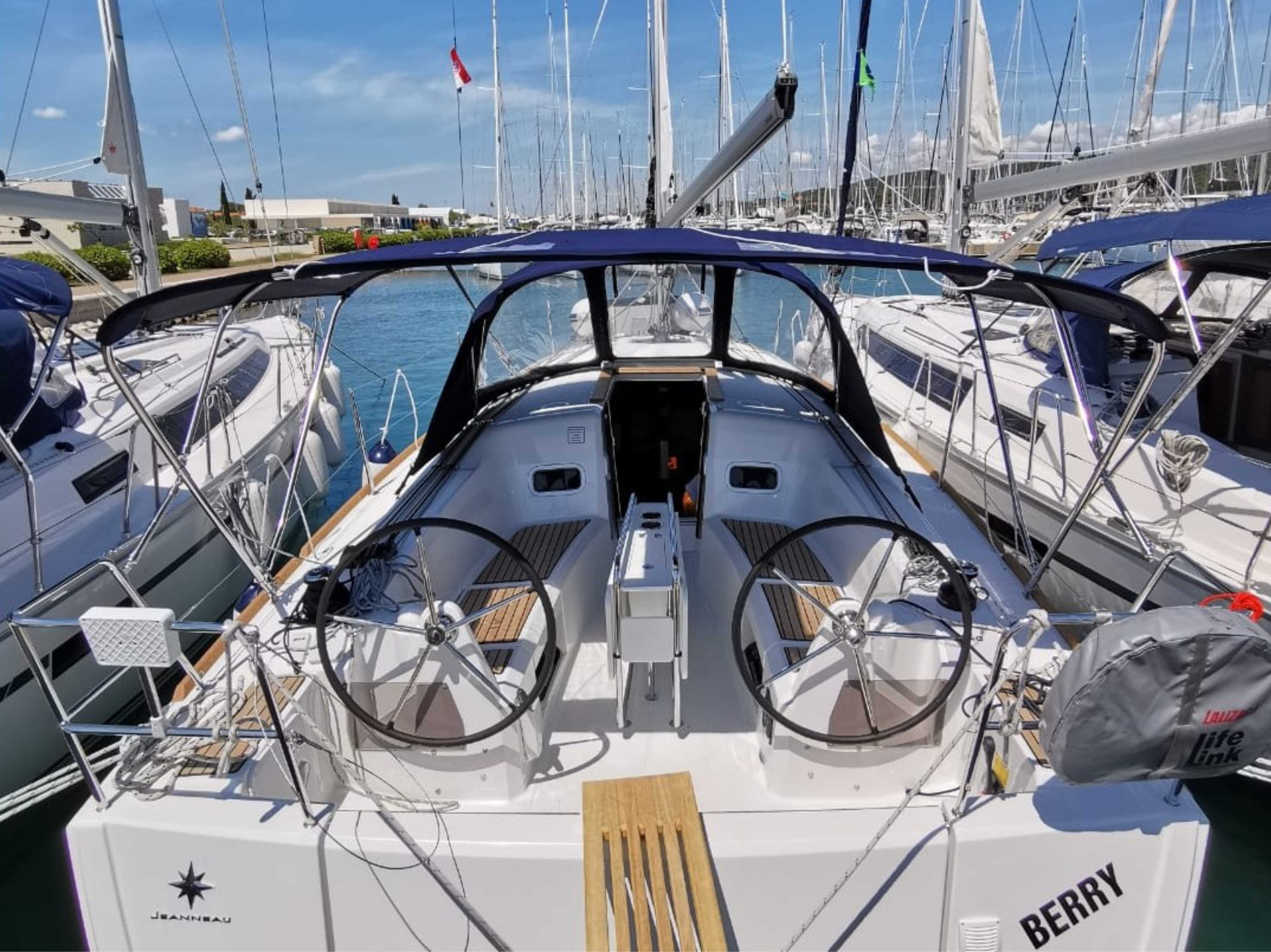 Sun Odyssey 349  Top image