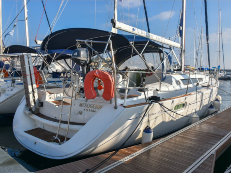 Sun Odyssey 42i Top image