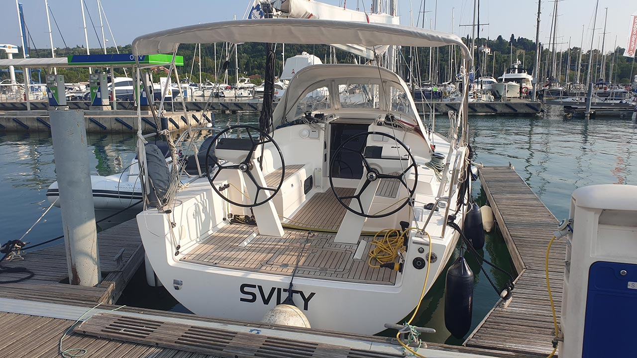 Salona 33 Top image