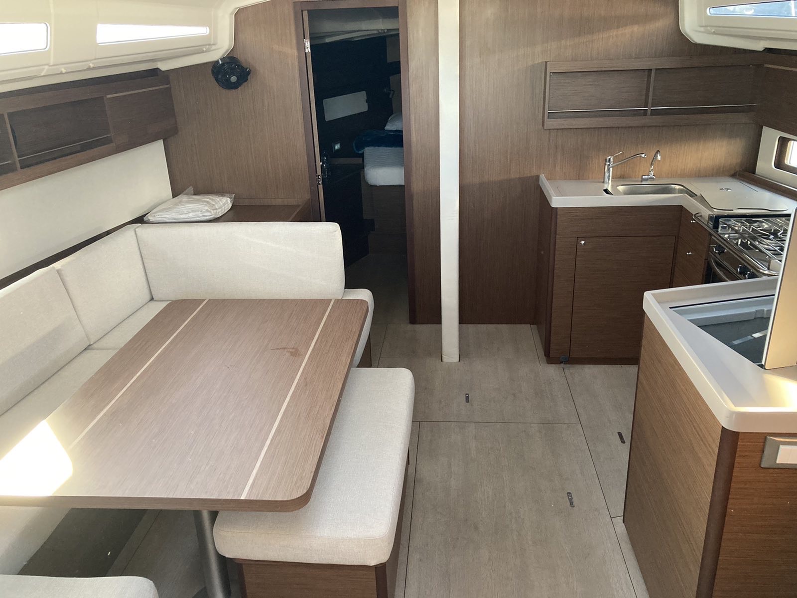 Oceanis 40.1 - 3 cab. Sketch