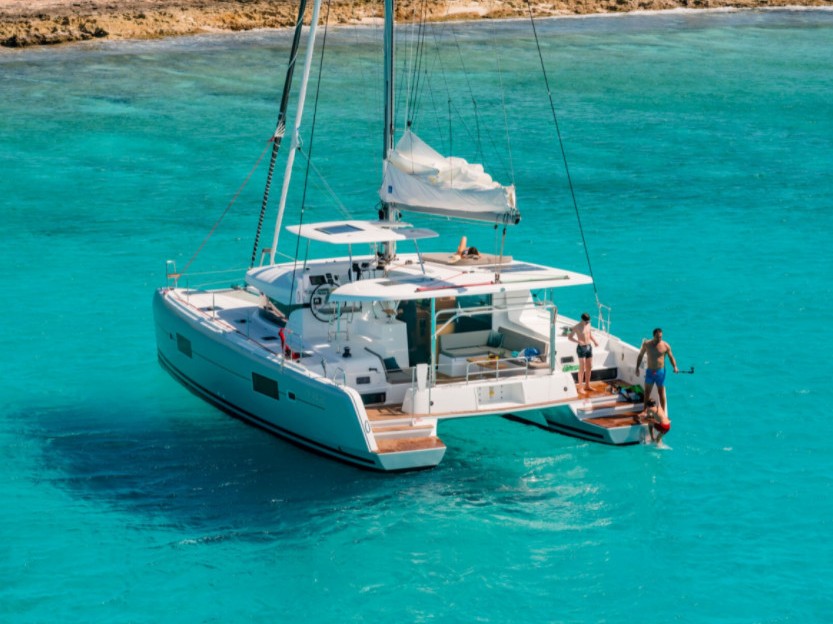 Lagoon 42  Top image