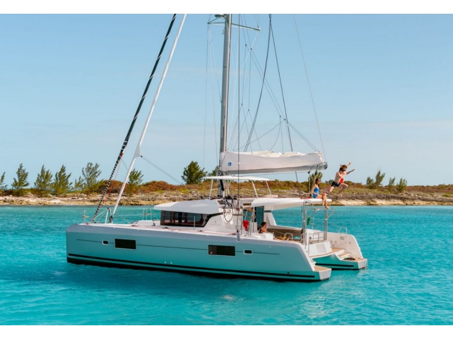 Lagoon 42  Top image