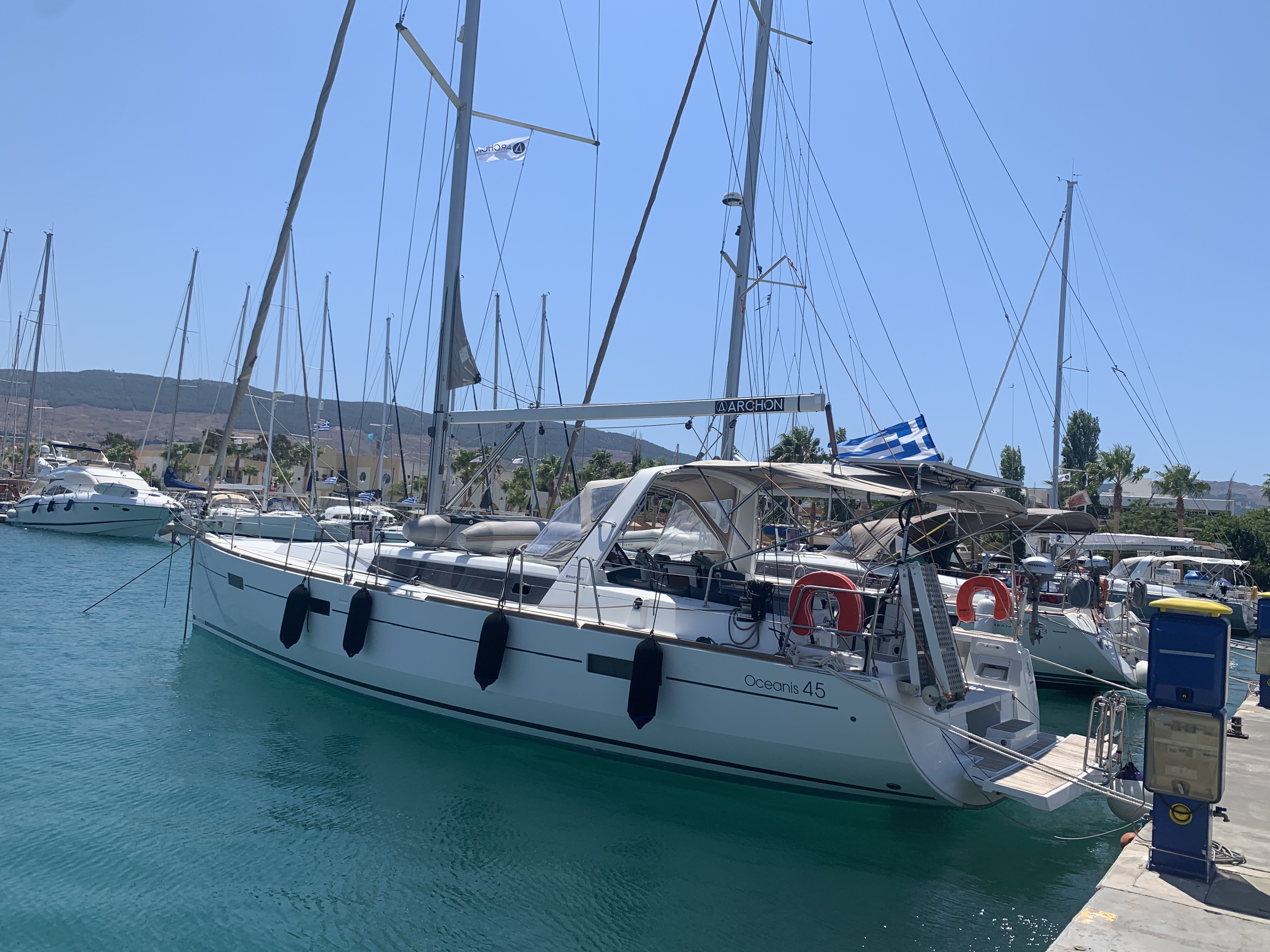 Oceanis 45 (3 cab) „Callidora“ als Charteryacht