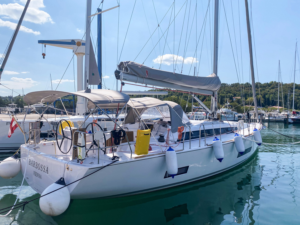 Salona 46 Top image