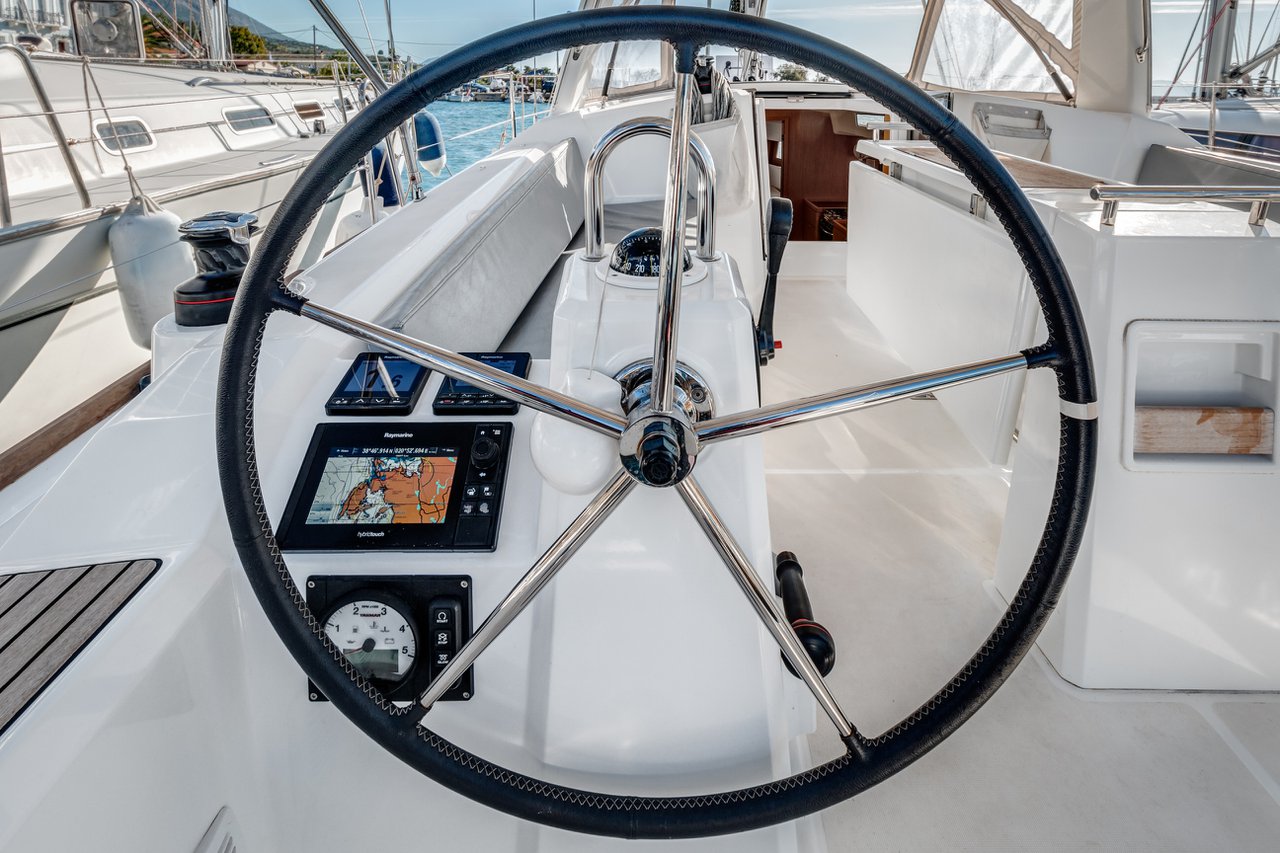 Oceanis 38.1 Harmonia, Foto 3