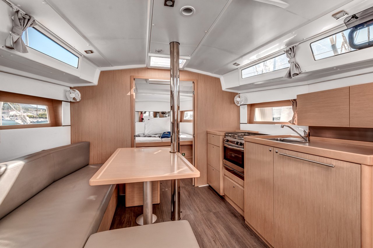 Oceanis 38.1 Harmonia, Foto 5