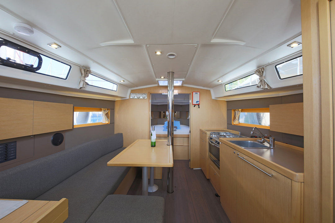 Oceanis 38.1, Foto 2