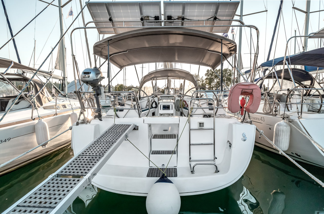 Oceanis 40 Top image