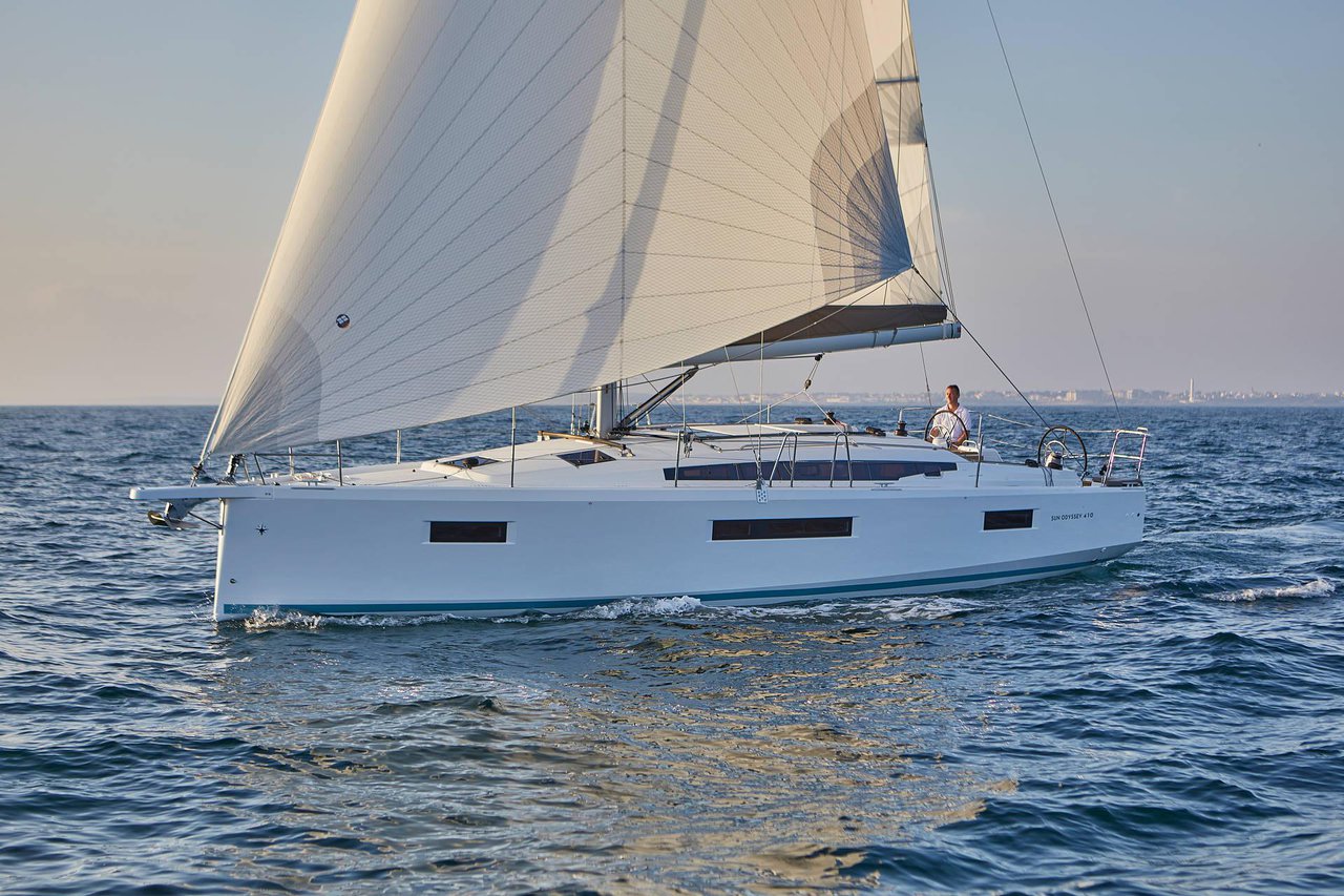 Sun Odyssey 410 (3cab) „Lucia“ als Charteryacht