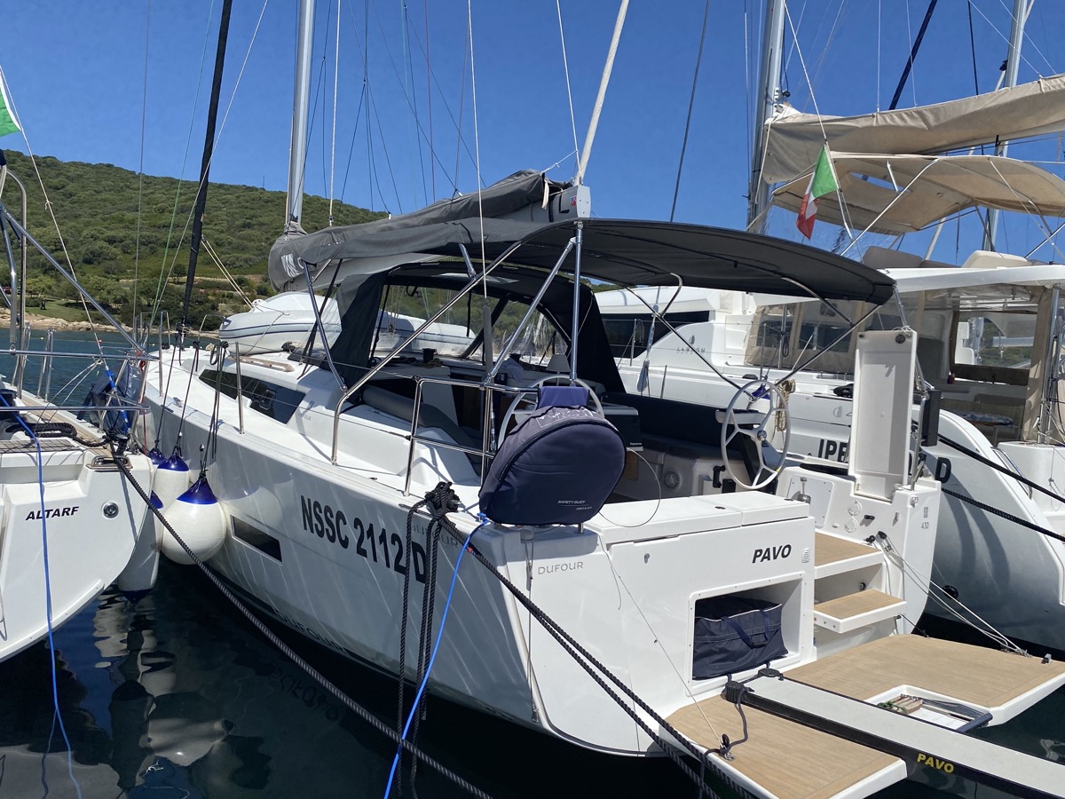 Dufour 430 Grand Large (4cab) „Pavo“ als Charteryacht
