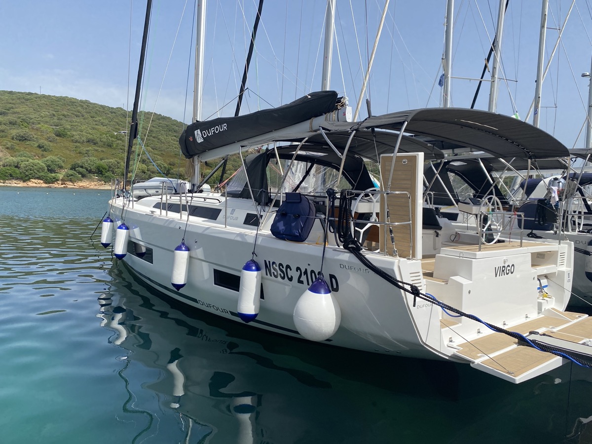 Dufour 470 (5cab/3wc) „Virgo“ als Charteryacht