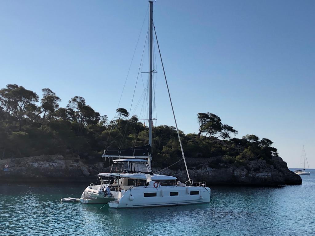 Lagoon 46  Top image