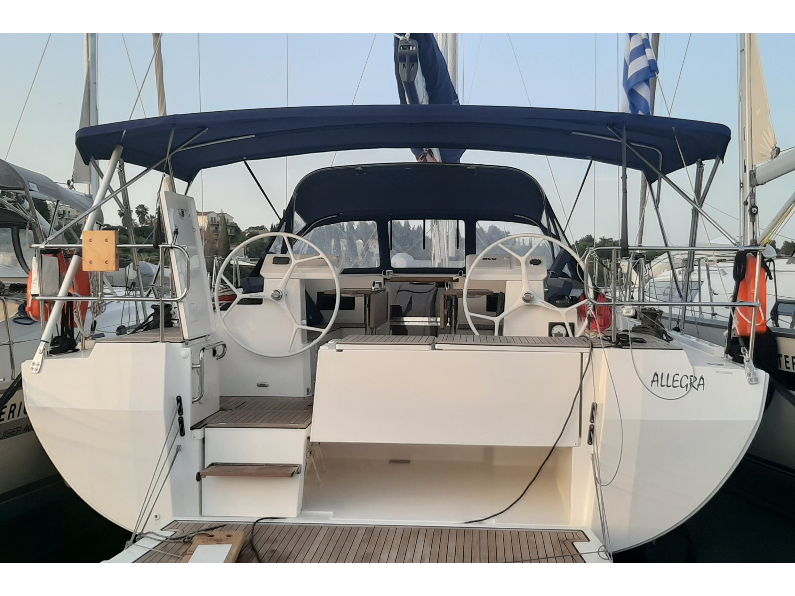 Bavaria C45 Style - 3 cab. Top image