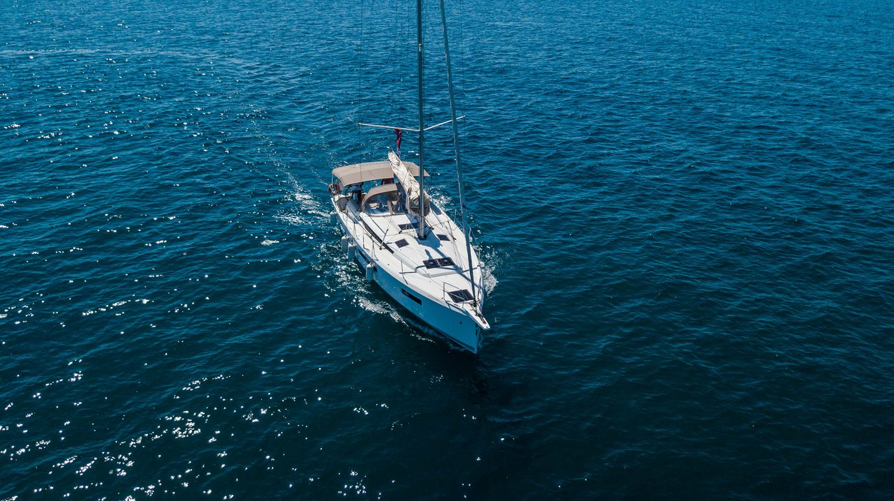 Sun Odyssey 440 (4 cab) „Deep Water“ als Charteryacht
