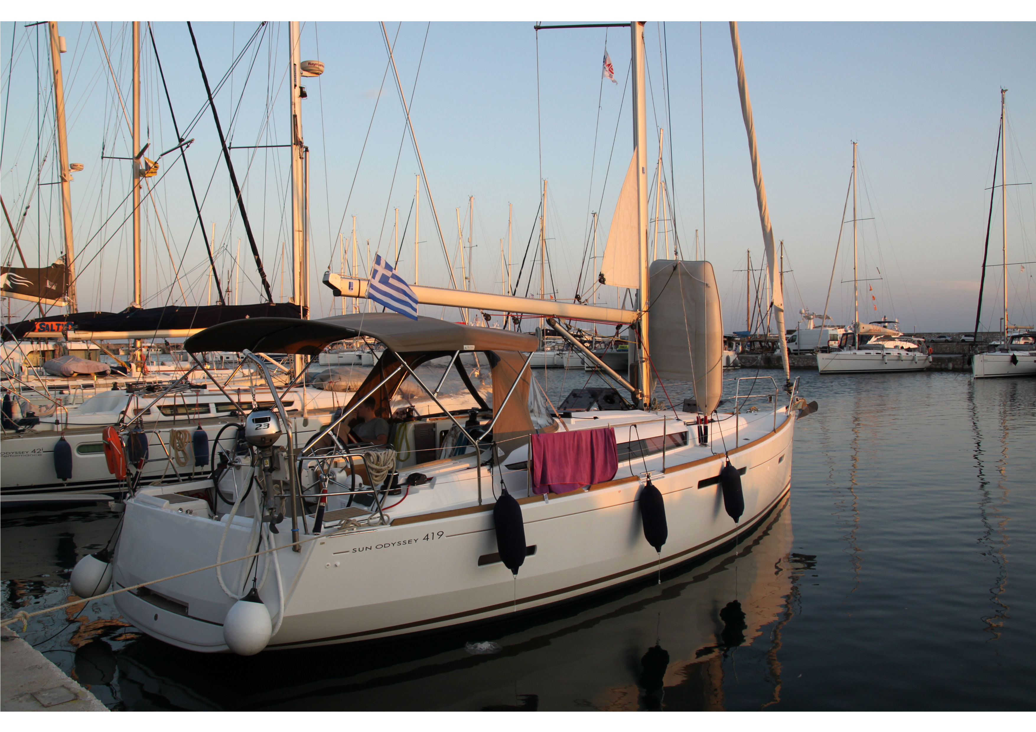 Sun Odyssey 419  Top image