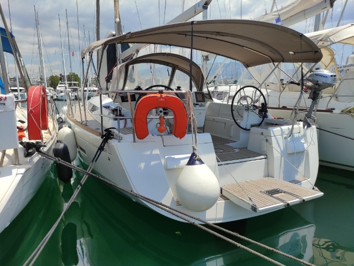 Sun Odyssey 439  Top image