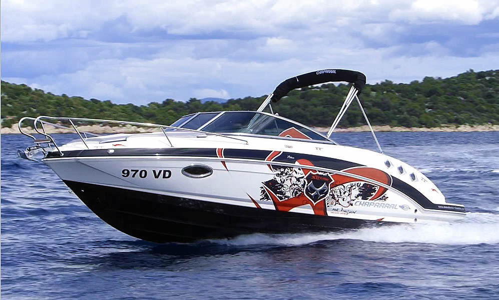 Chaparral Ssi 225 „Triple X“ als Charteryacht