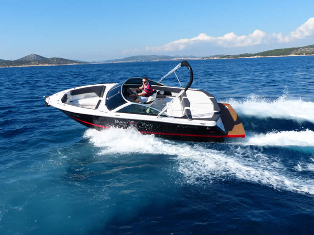 Four Winns H210 „Black Pearl“ als Charteryacht