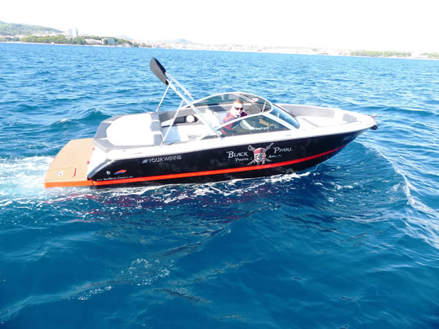 Four Winns H210 Black Pearl, Foto 3