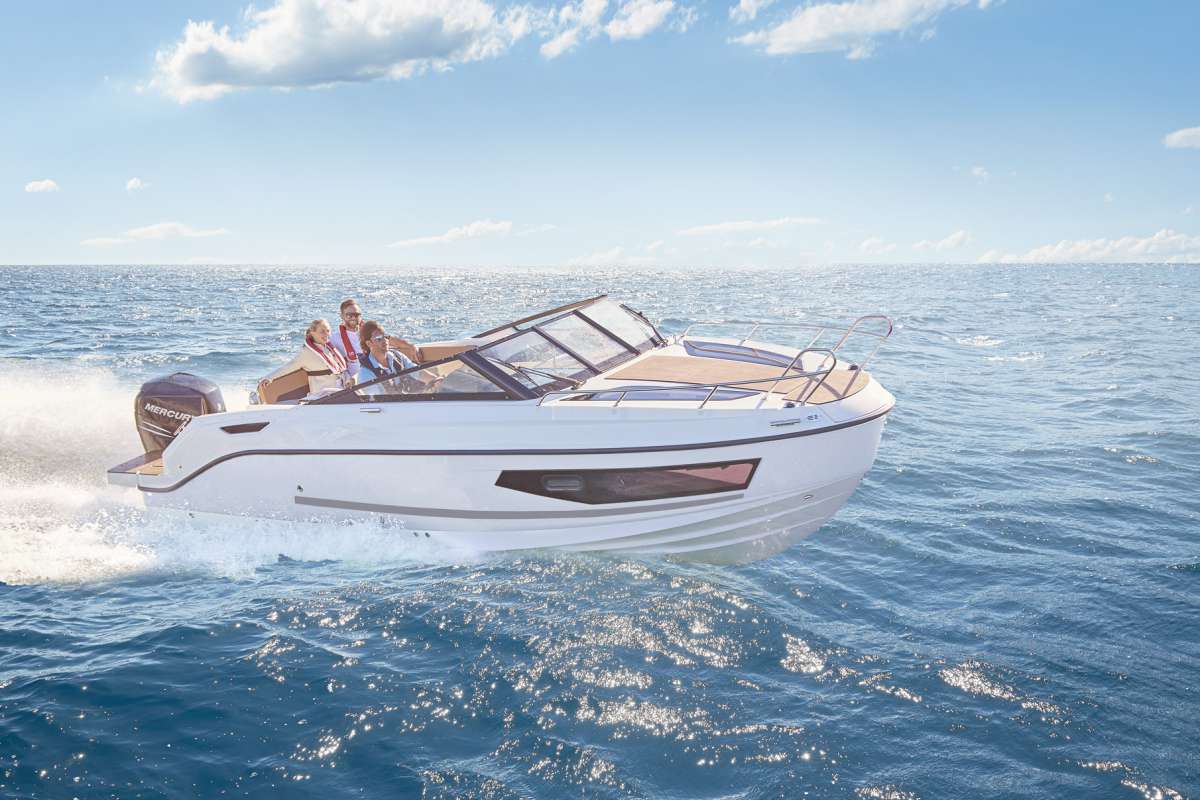 Quicksilver Activ 755 Sundeck „Pure Pleasure“ als Charteryacht