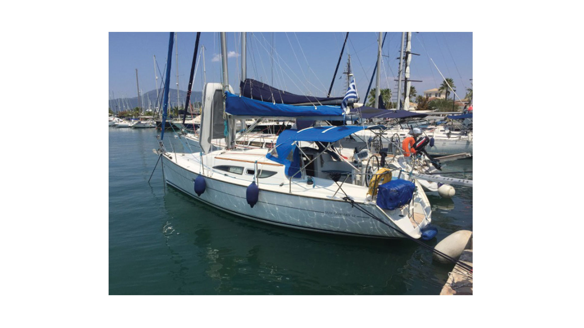 Sun Odyssey 32 Top image