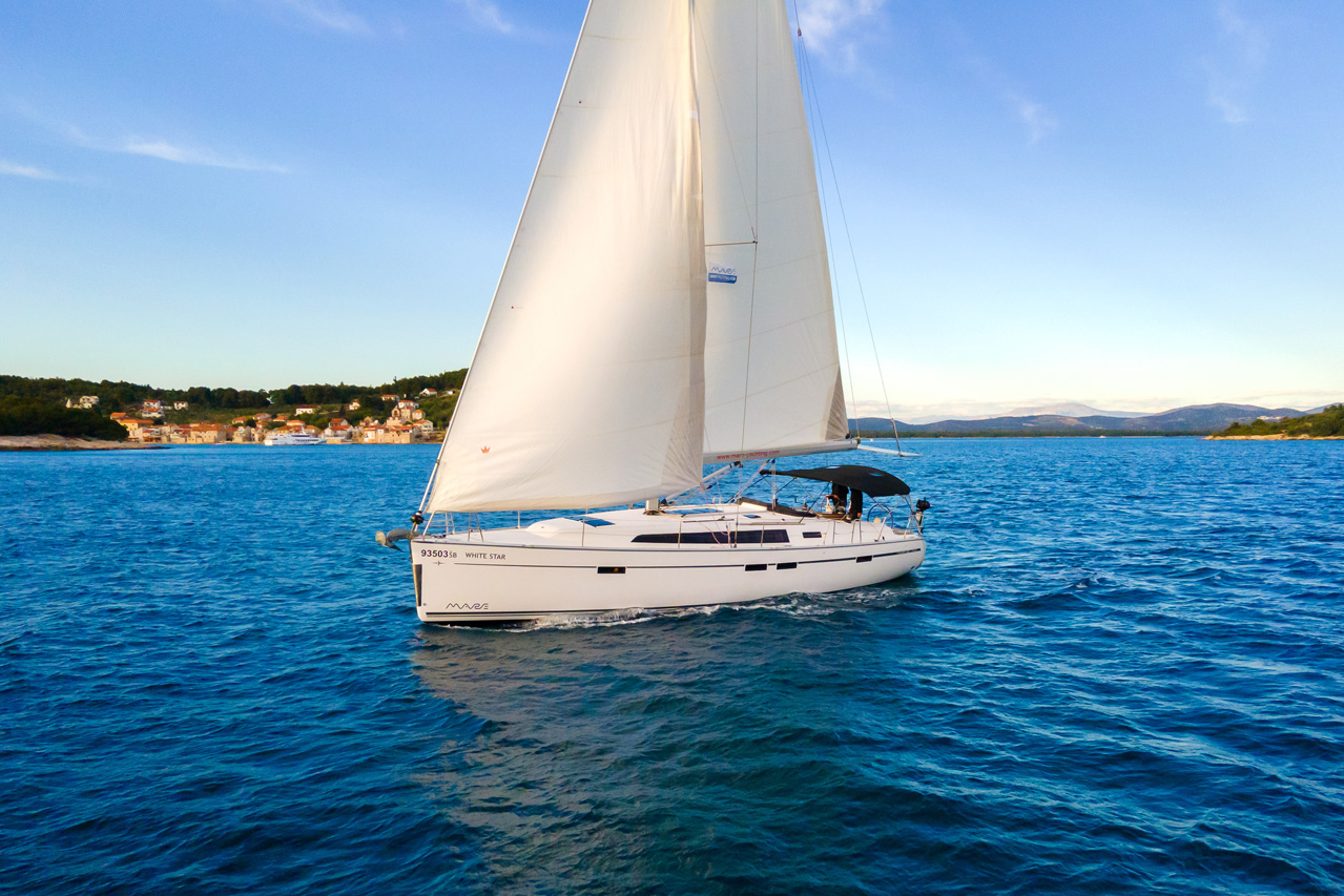 Bavaria Cruiser 46  Top image