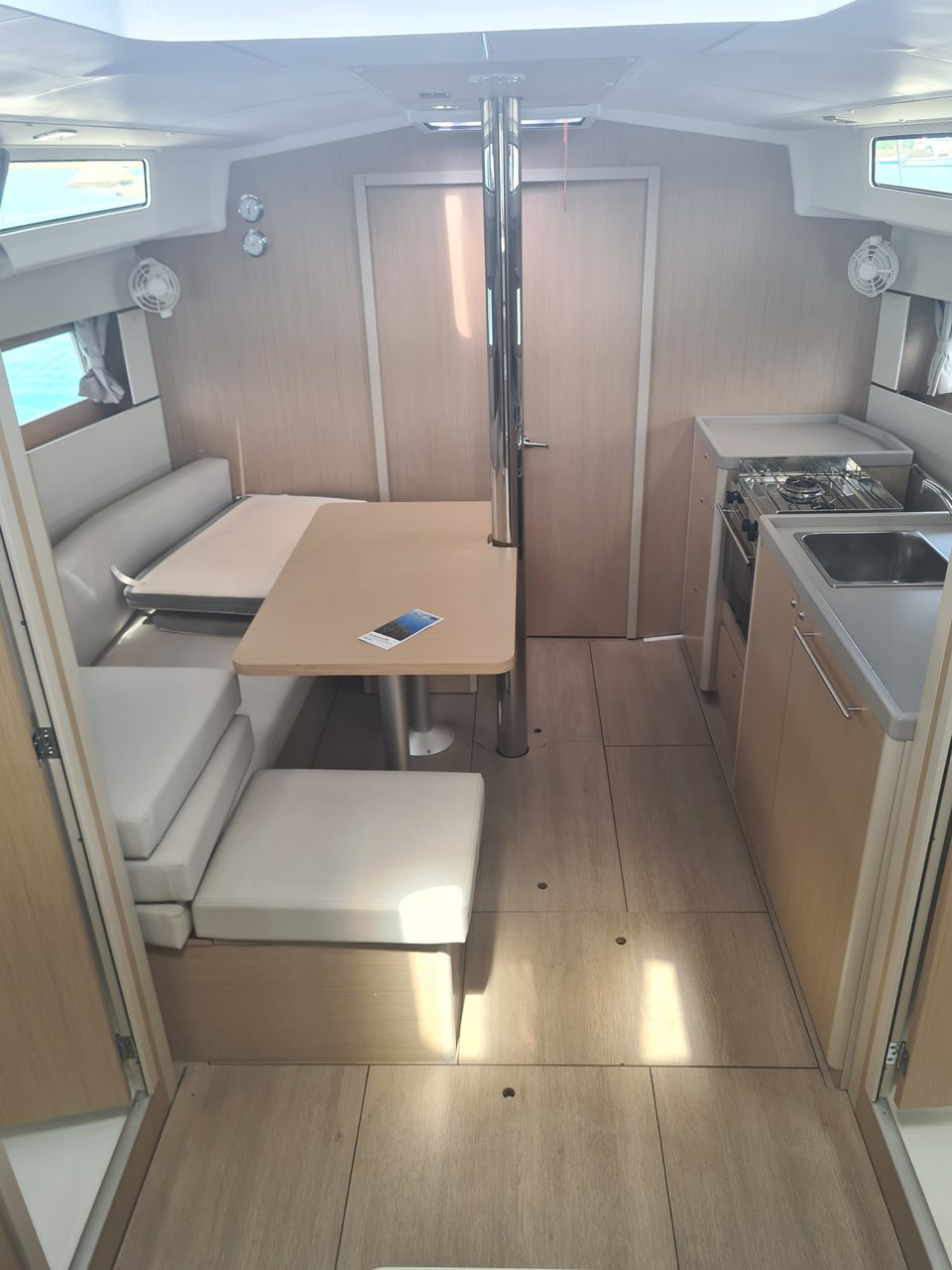 Oceanis 38.1 Illuminating, Foto 5