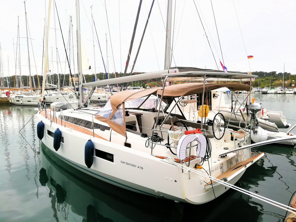 Sun Odyssey 410  Top image