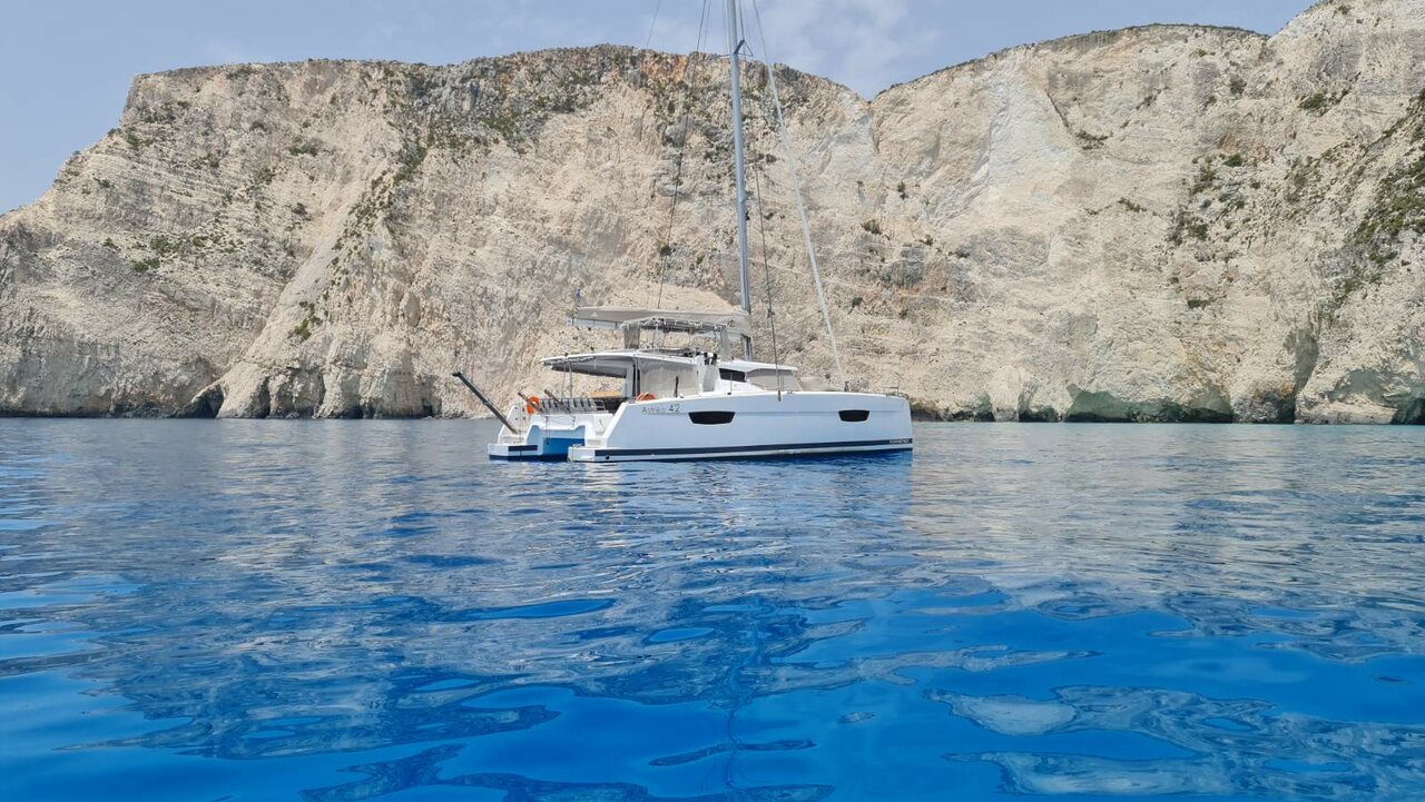 Astréa 42 (4+2cab) „Nostos“ als Charteryacht