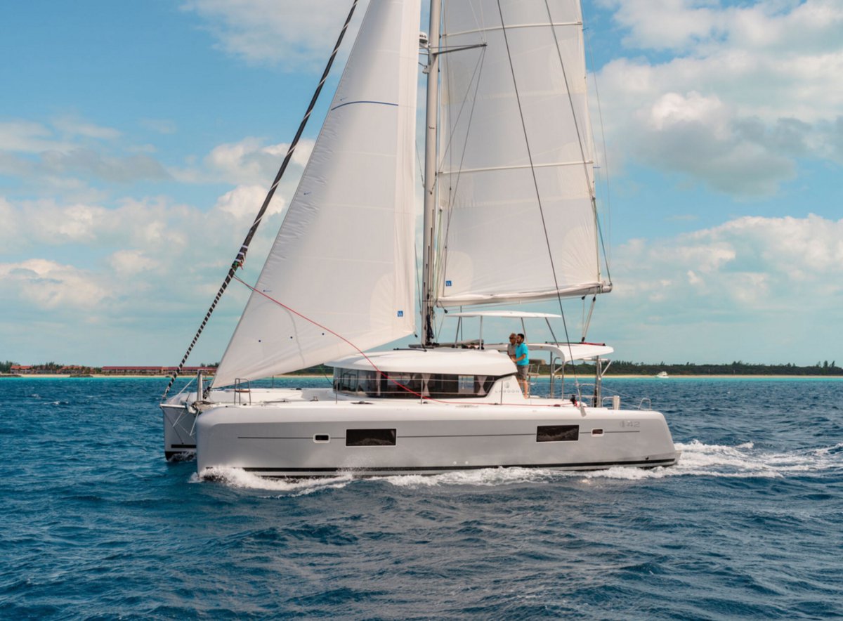 Lagoon 42  Top image