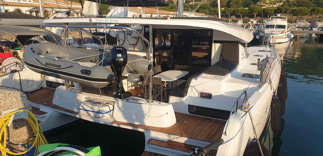 Lagoon 42  Top image
